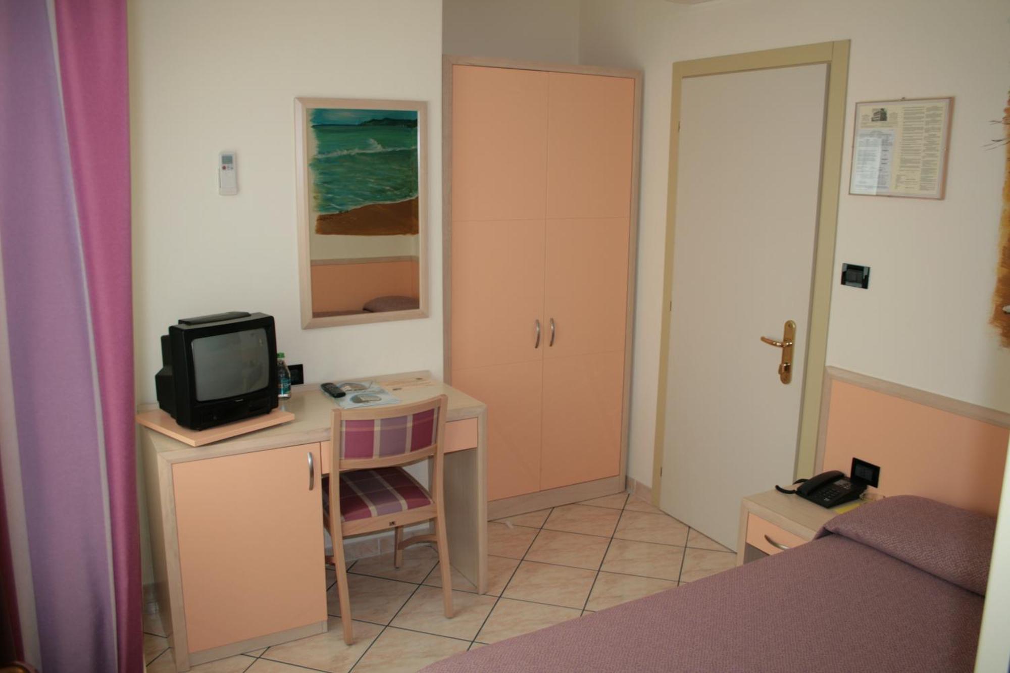 Hotel Sileoni Dependance Villa Antonio Marina di Cecina Kültér fotó