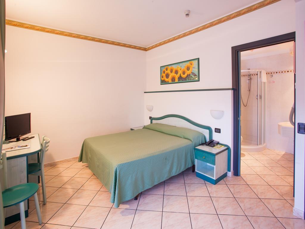 Hotel Sileoni Dependance Villa Antonio Marina di Cecina Kültér fotó